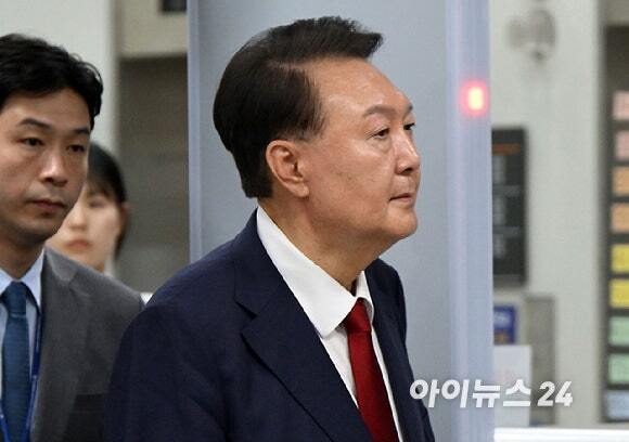 尹锡悦方最后通牒：特检组公开‘脱衣抵抗逮捕’事件，若再次发生将追究法律责任