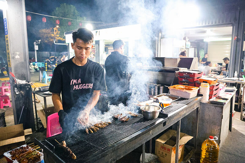 红河开远：玩转“夜经济” 越夜越“有料”