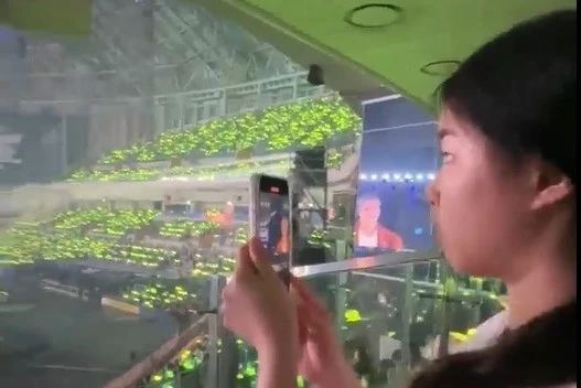 黄奕带12岁女儿赴韩国学习唱跳，女儿累瘫在地！此前称“不想上学想当练习生”引热议