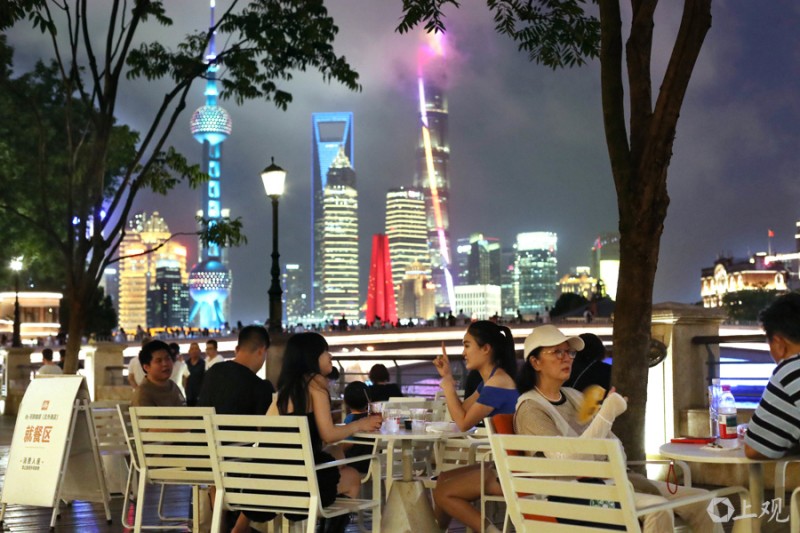 苏州河的夜越来越迷人，夜经济何时能跟着“亮”起来
