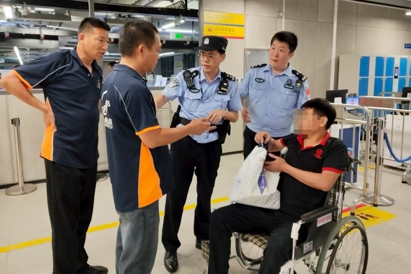唇色发紫！皇岗口岸国门线上，“生命通道”再启5分钟极速救援