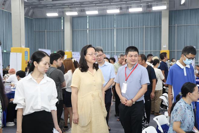 政企联动搭平台 千岗引才聚南山