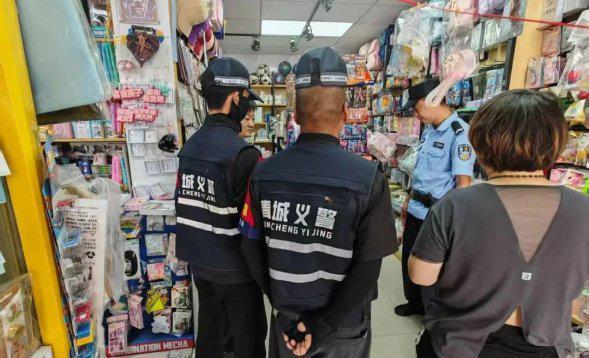 青城义警 他们在街头巷尾、在田间地头