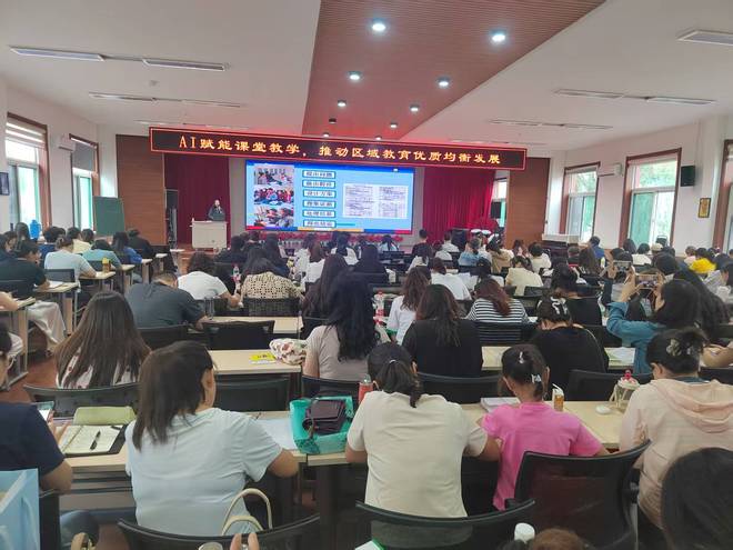 文新小学科学教师参加迎泽区秋季开学培训