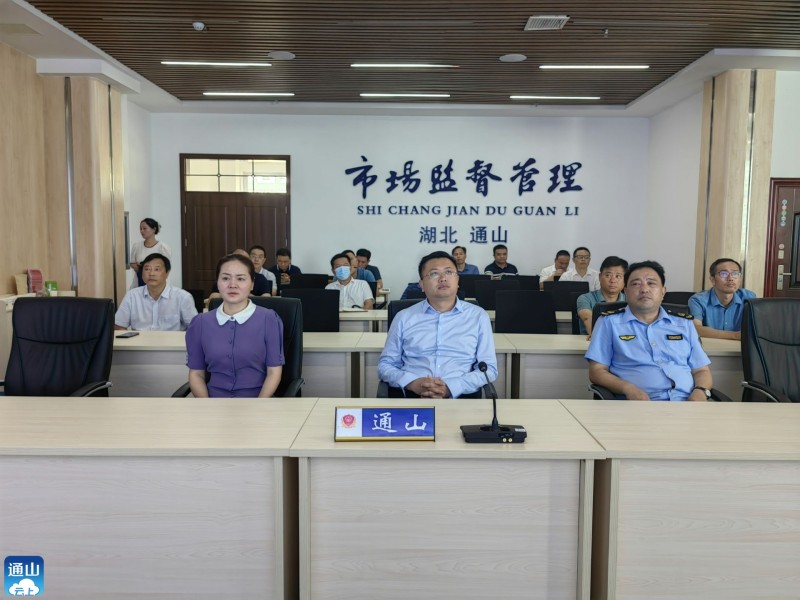 刘子恒在调研县市场监管暨“双创”工作时强调：创品牌 强监管 优服务