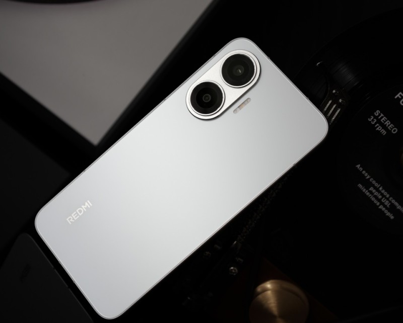 手机行业诞生“新黑马”,7550mAh+240W,12GB+512GB价格亲民